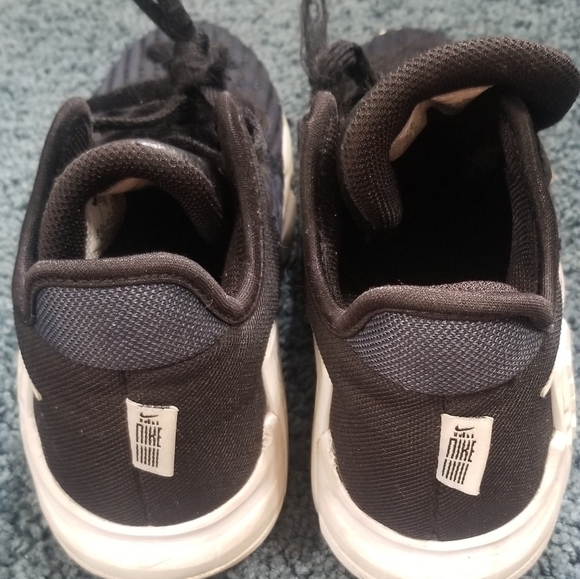 Nike Lebron James Witness Basketball Sneakers. Big Boy Youth Size 2.5Y. - Picture 7 of 11